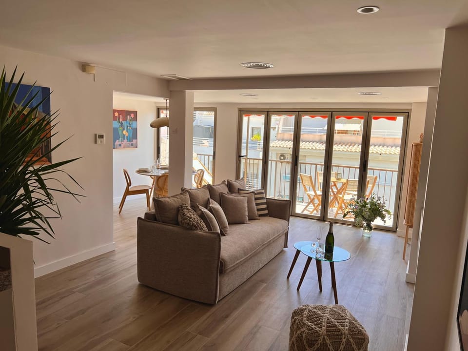 Living room, Seating area