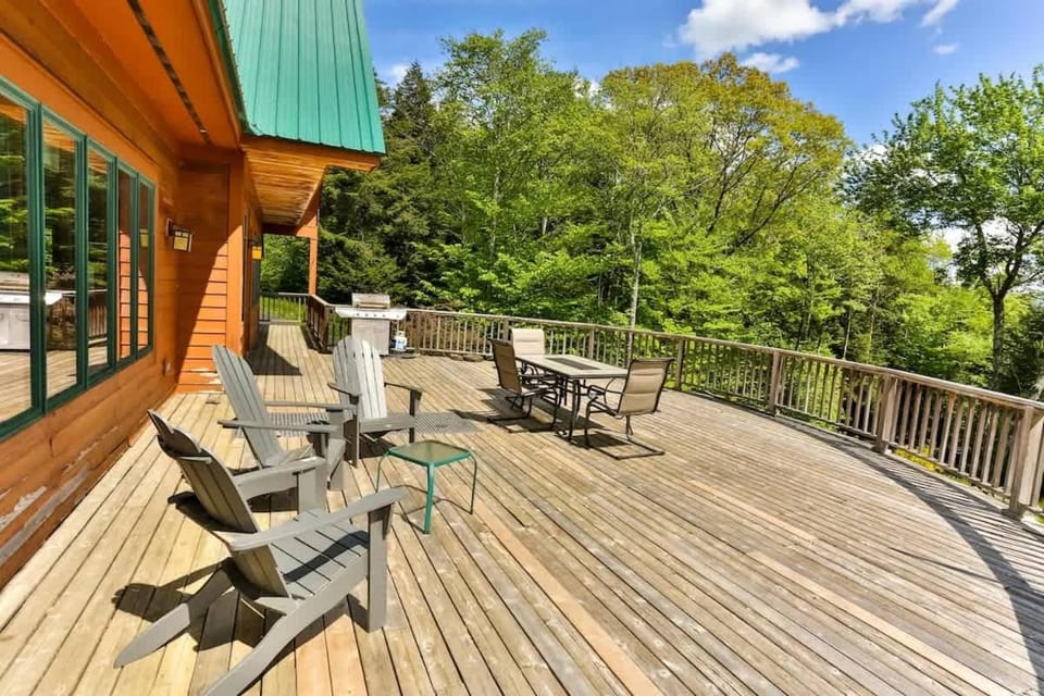 Country Escape Overlooking Hunter & Windham Mts House in Capital District, NY, USA