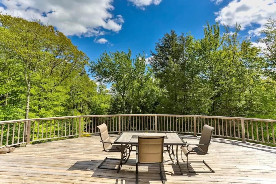 Country Escape Overlooking Hunter & Windham Mts House in Capital District, NY, USA