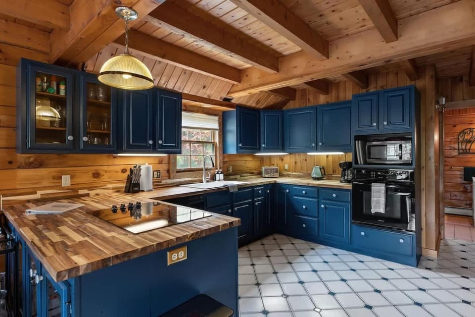 Cozy Athens Cabin on the Lake with Hot Tub & Backyard Cabin in Capital District, NY, USA