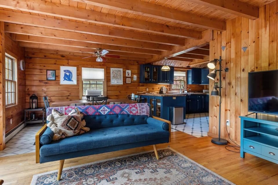 Cozy Athens Cabin on the Lake with Hot Tub & Backyard Cabin in Capital District, NY, USA