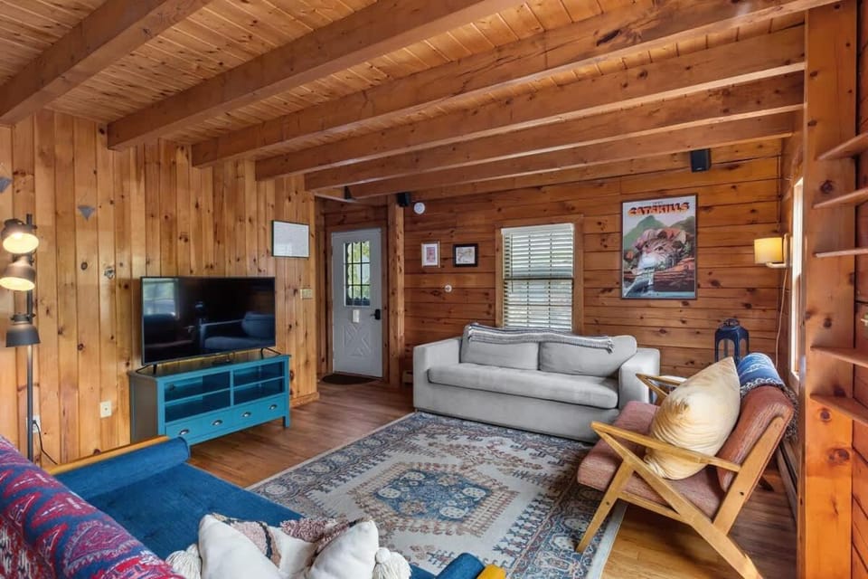 Cozy Athens Cabin on the Lake with Hot Tub & Backyard Cabin in Capital District, NY, USA