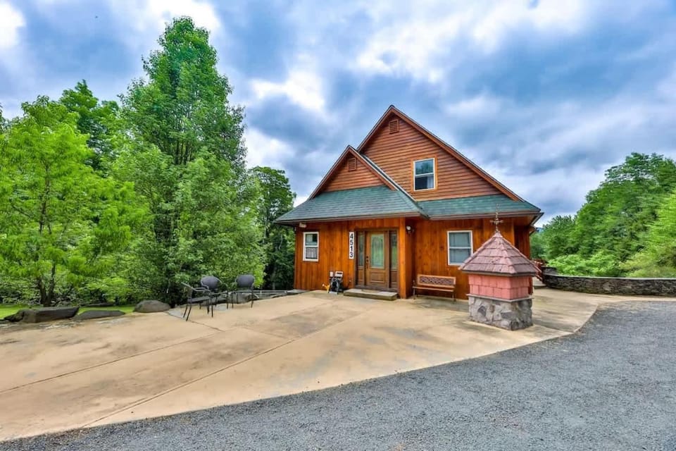 Dog-Friendly Mountain Hideaway House in Capital District, NY, USA