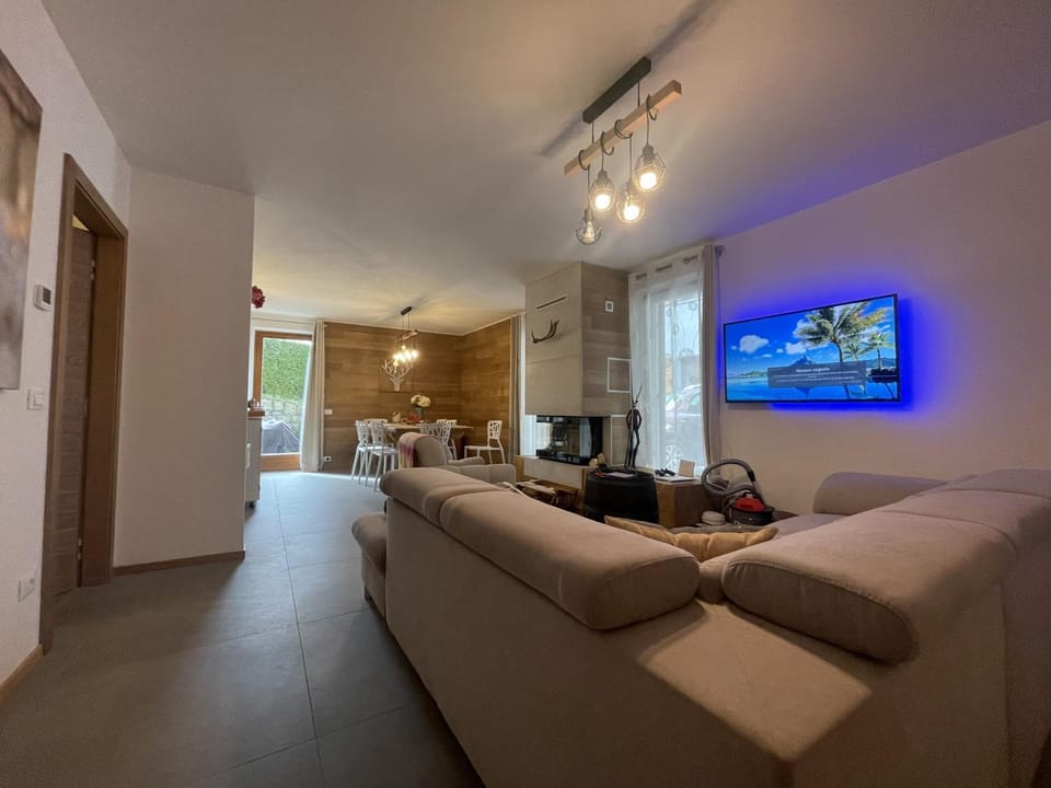 Communal lounge/ TV room, Living room