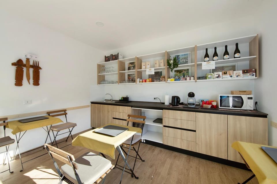 Kitchen or kitchenette, Living room