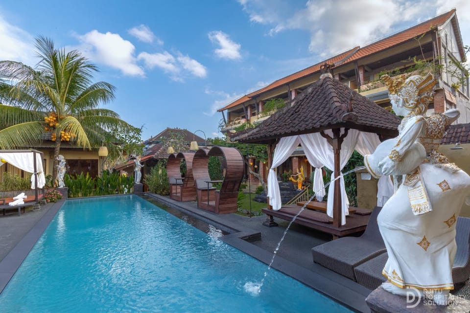 Property building, Day, Garden, Garden view, Pool view, Swimming pool, sunbed