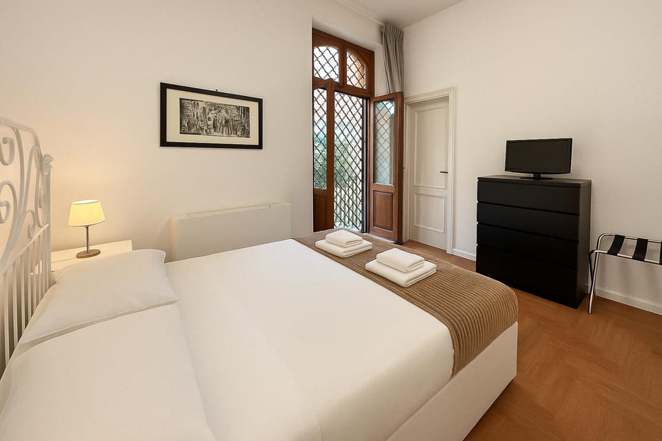 Bed, TV and multimedia, Bedroom, flat iron, wardrobe