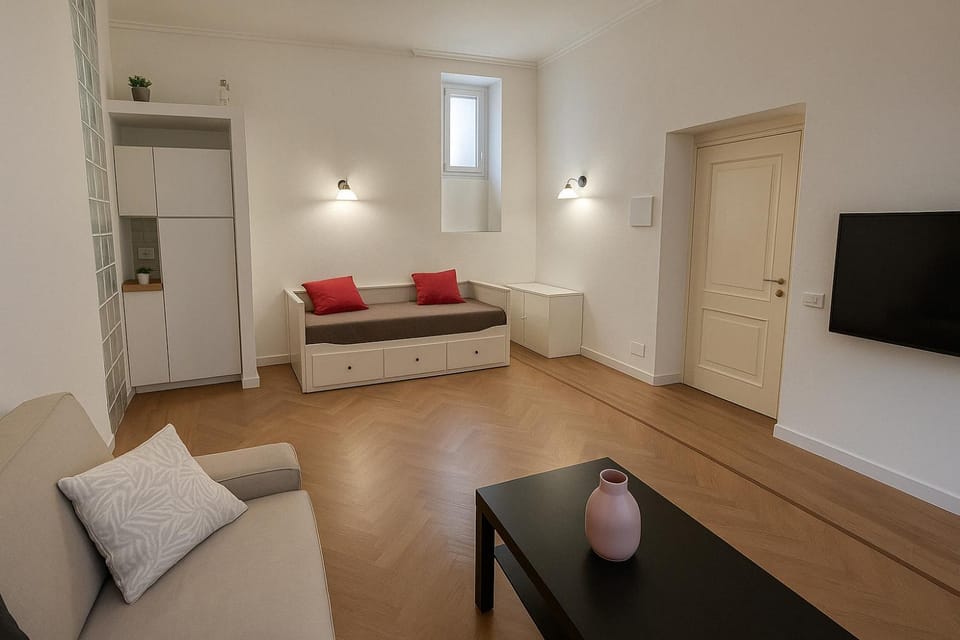 Property building, TV and multimedia, Living room, Seating area, Bedroom