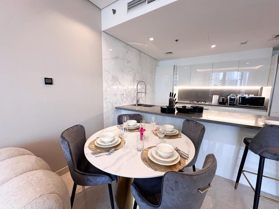 Seating area, Dining area