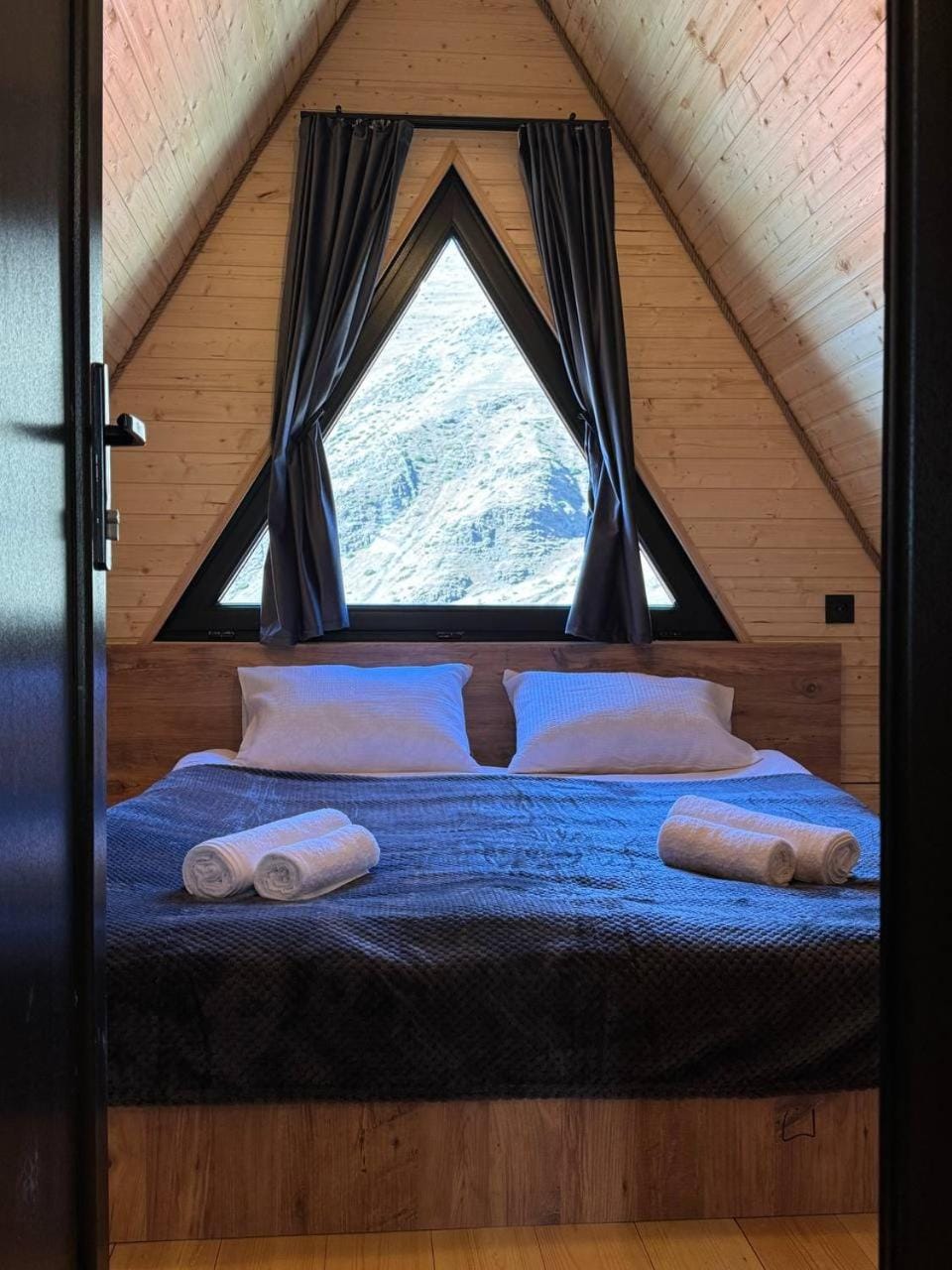 Photo of the whole room, Bedroom, towels