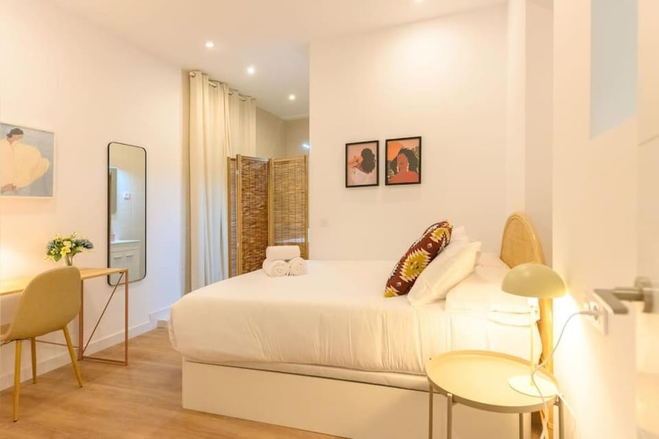 Bed, Photo of the whole room, Bedroom