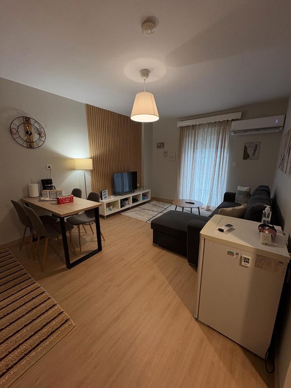Bed, Kitchen or kitchenette, Living room, Photo of the whole room, Seating area
