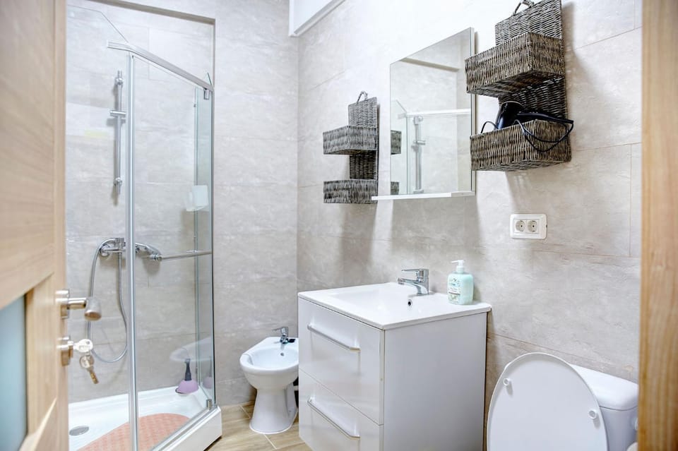 Shower, Toilet, Bathroom
