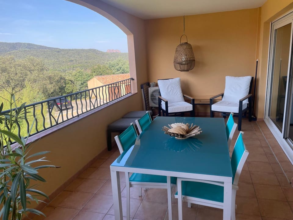 View (from property/room), Balcony/Terrace, Dining area