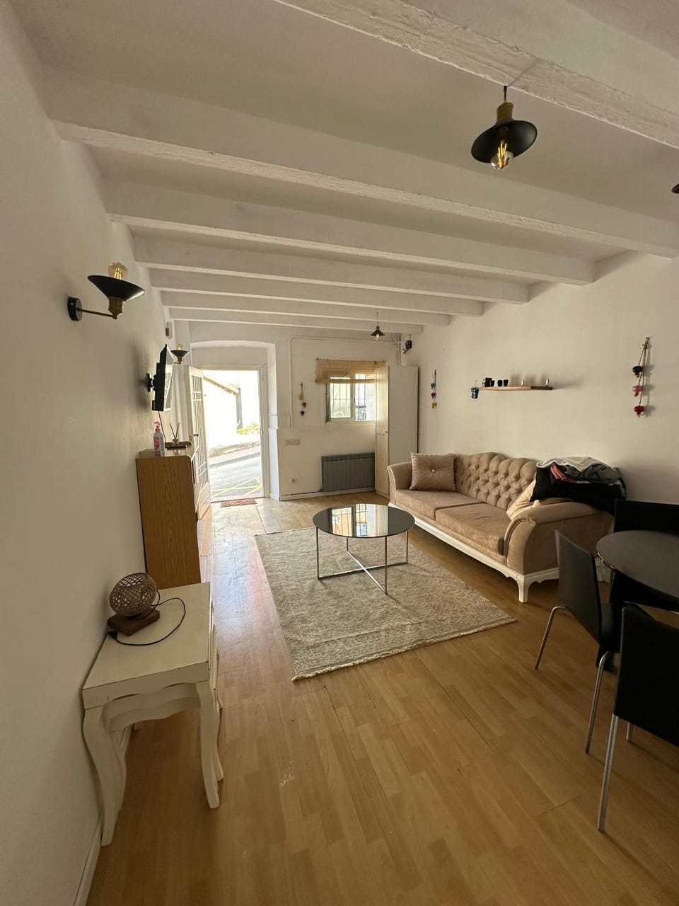 Bed, Photo of the whole room, Seating area