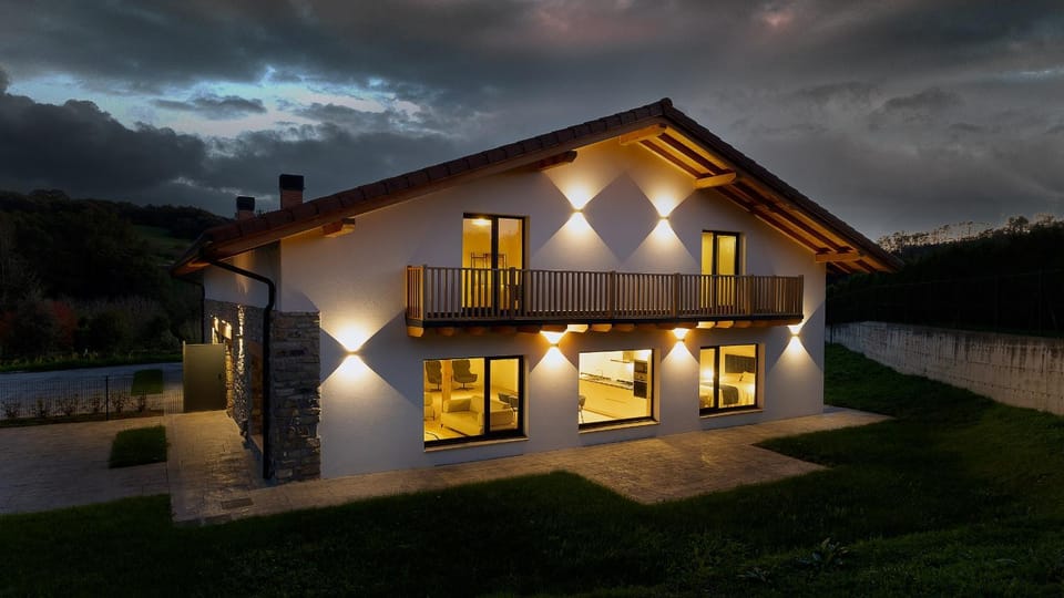 TXORIONAK - Caserío Rehabilitado entre Bilbao y Urdaibai House in Basque Country