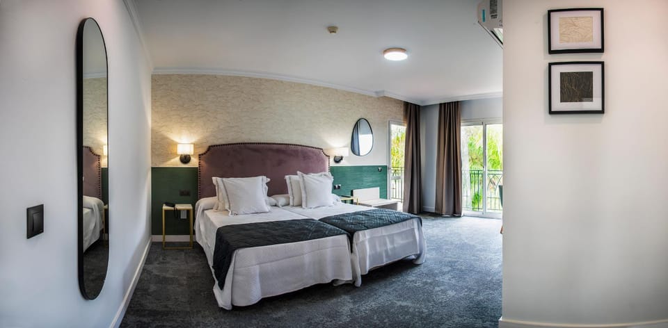 Bed, Golfcourse, Photo of the whole room, Bedroom