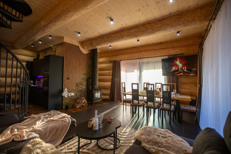 Communal lounge/ TV room, TV and multimedia, Living room, Seating area, Evening entertainment