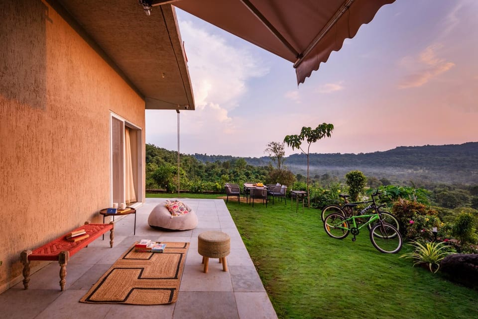 Patio, Spring, Day, Natural landscape, Garden, View (from property/room), Balcony/Terrace, Seating area, Cycling, Garden view, Mountain view