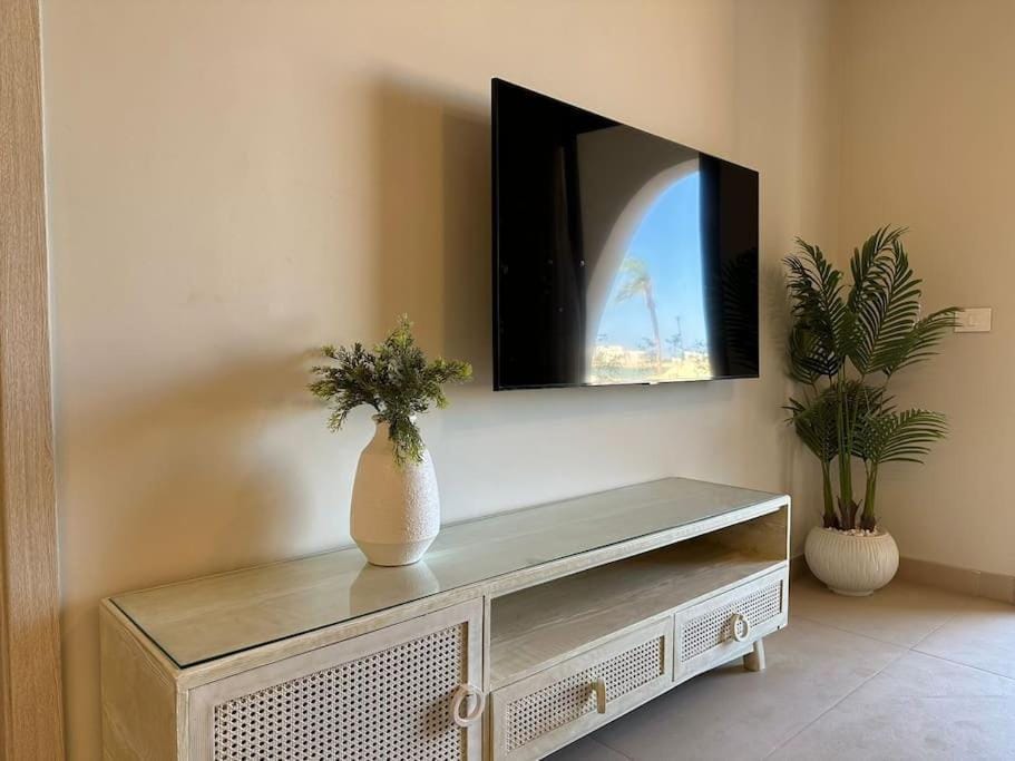 Stylish 1BR Ground With Free Pool & Lagoon Access In Gouna Apartment in Hurghada