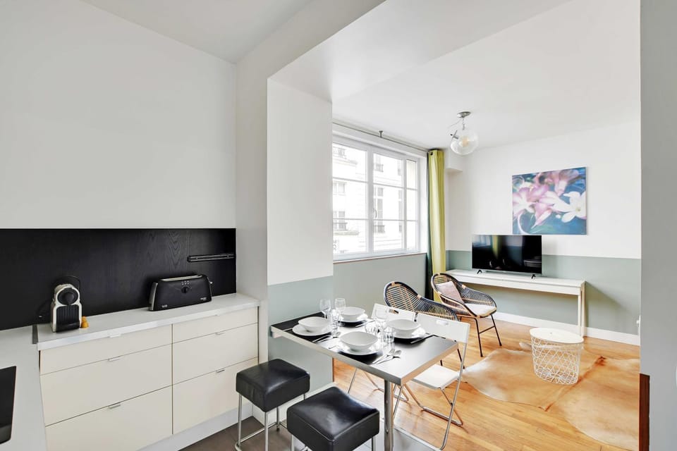 Living room, Dining area