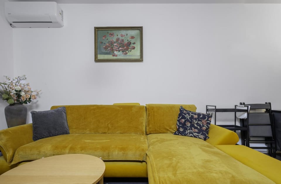 Living room, air conditioner