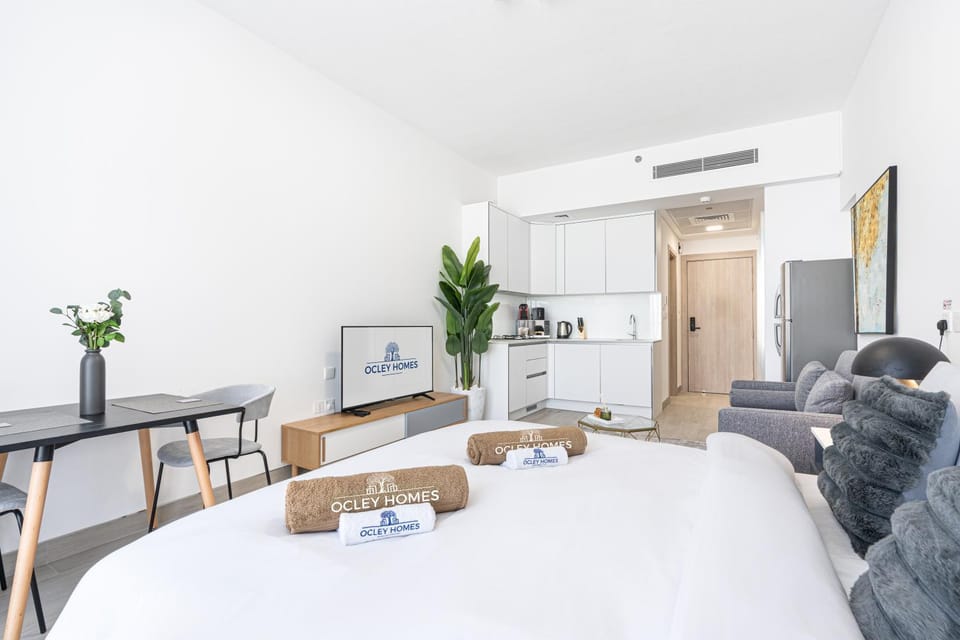 Bed, TV and multimedia, Living room, air conditioner