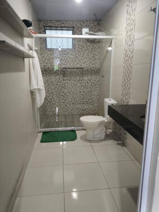 Shower, Toilet