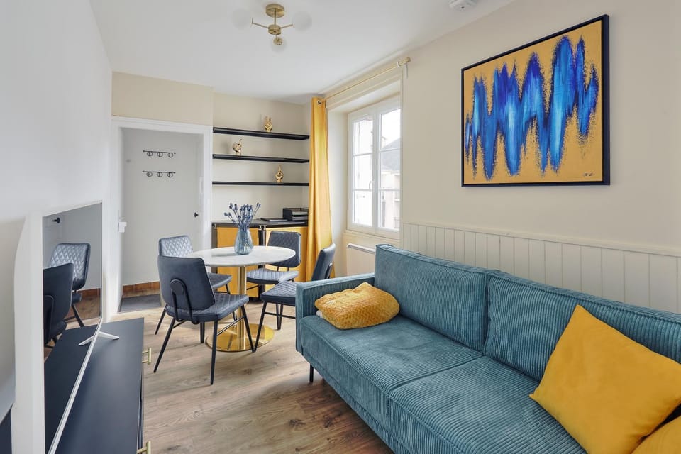 Living room, Dining area