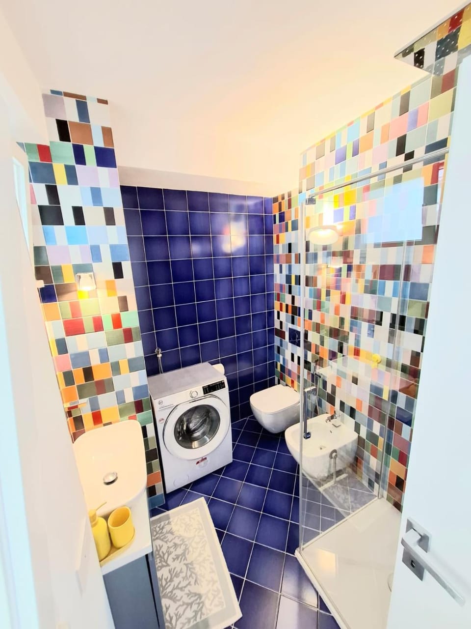 Shower, Bathroom, bidet, washing machine