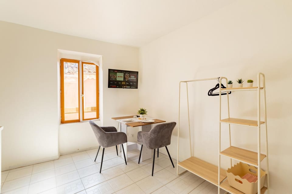 Studio cosy rénové au cœur de Bédarieux Apartment in Occitanie