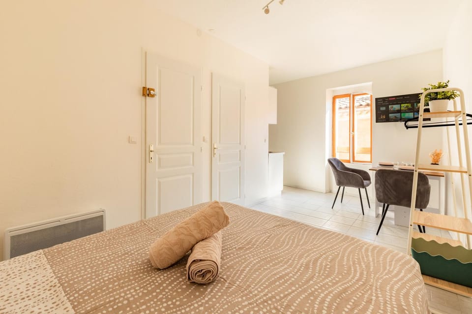 Studio cosy rénové au cœur de Bédarieux Apartment in Occitanie