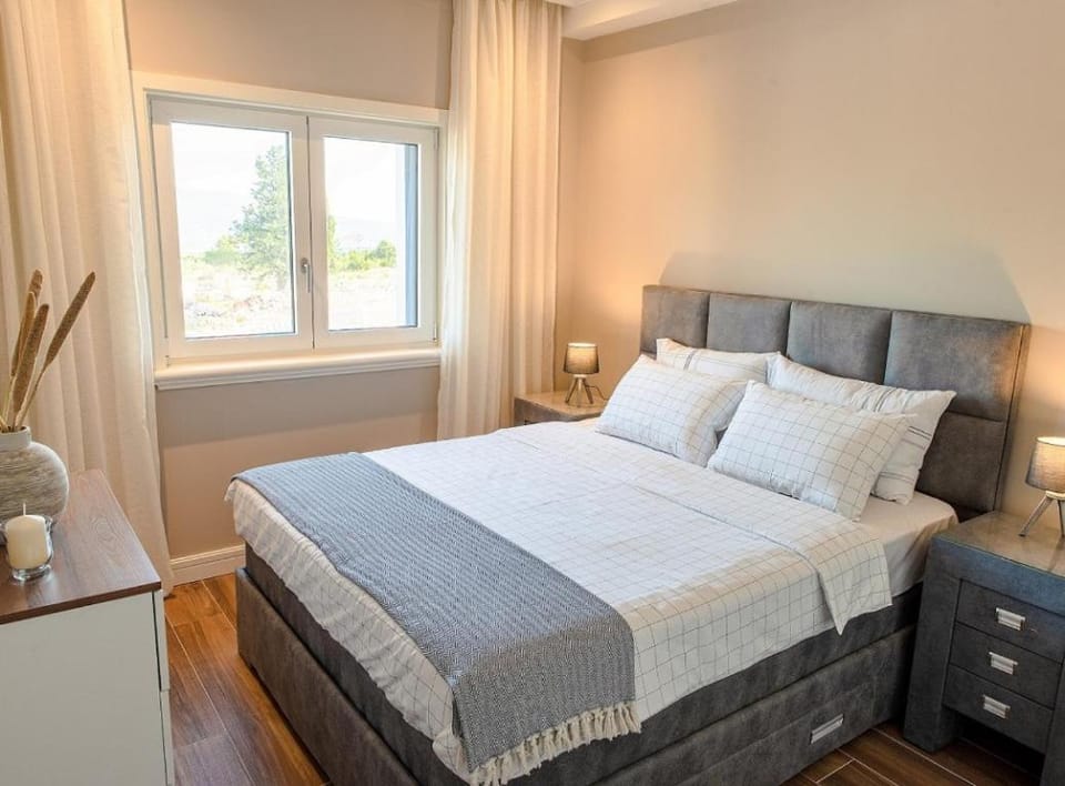Contemporary One Bedroom Apartment - Lustica Centrale Apartment in Kotor Municipality