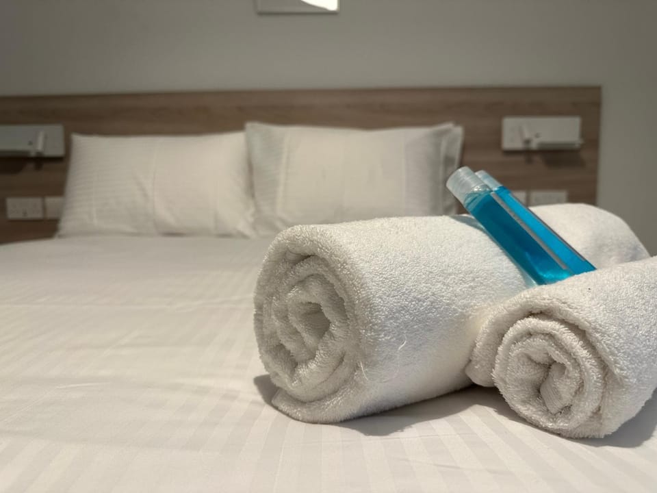 Bedroom, towels