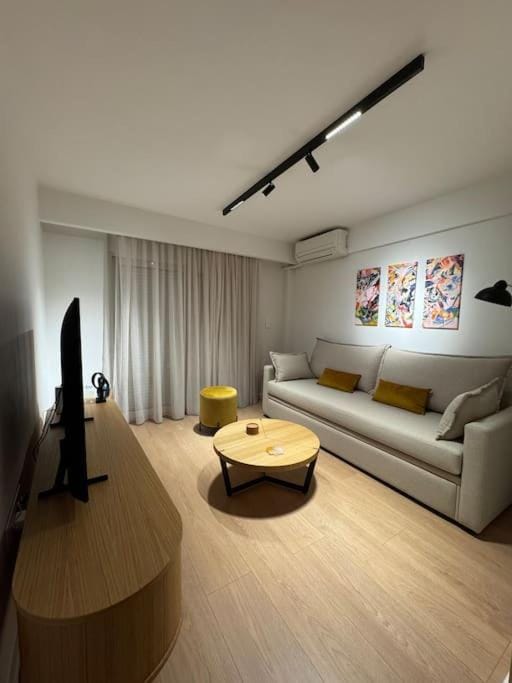 Bed, TV and multimedia, Photo of the whole room, Seating area