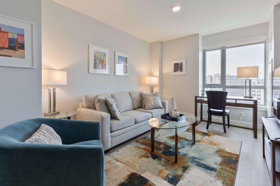 Luxury Apt Near Downtown Apartment in Quincy