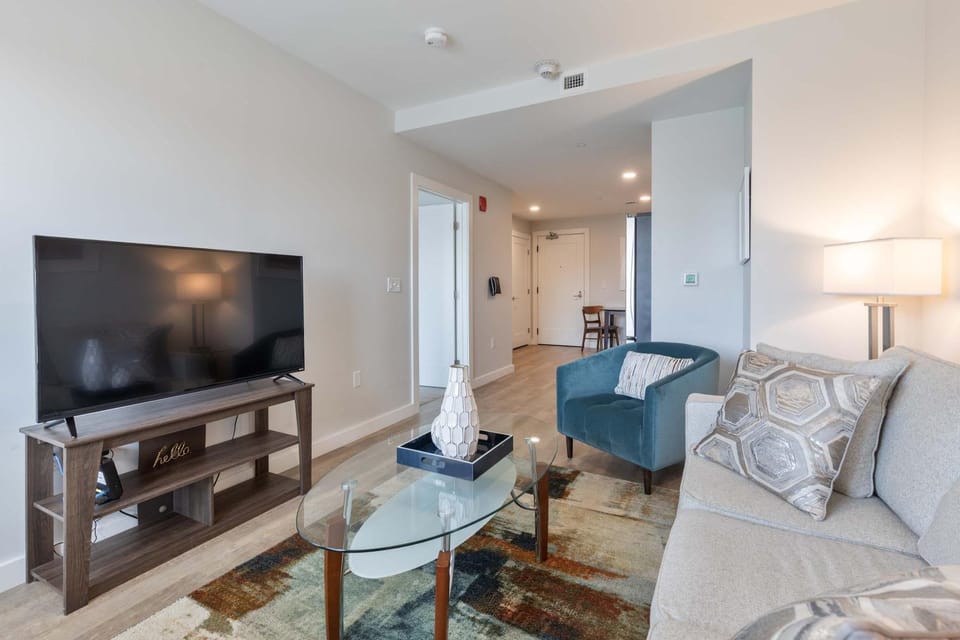 Luxury Apt Near Downtown Apartment in Quincy