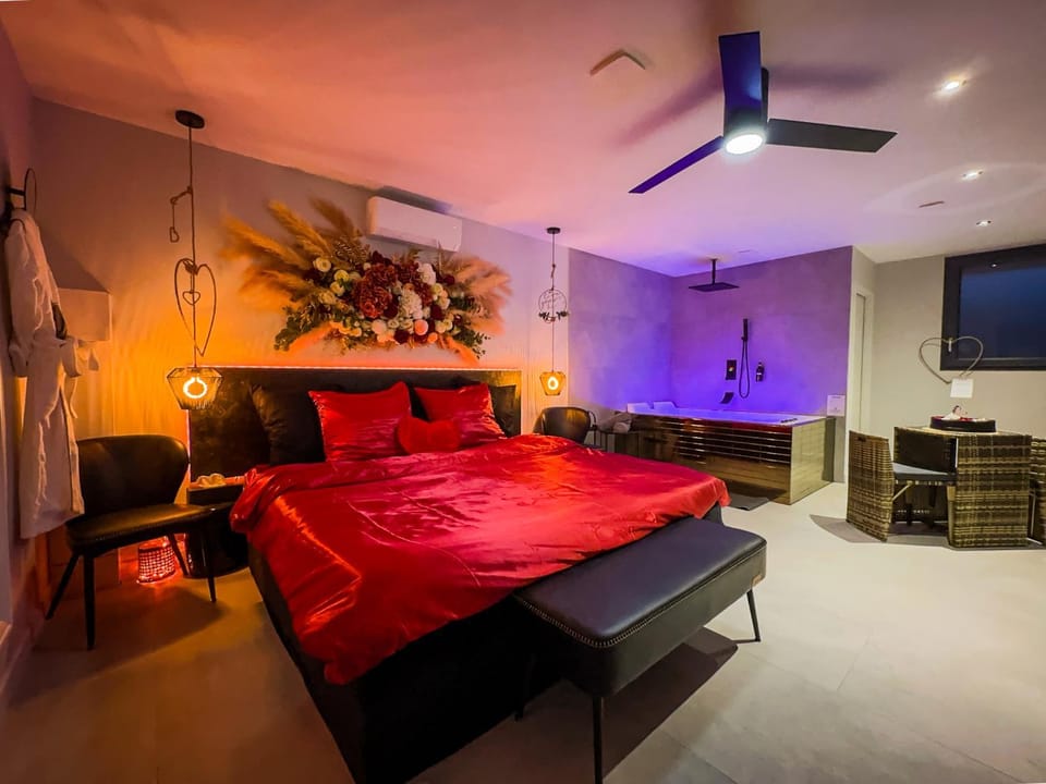 Hot Tub, Photo of the whole room, Meals
