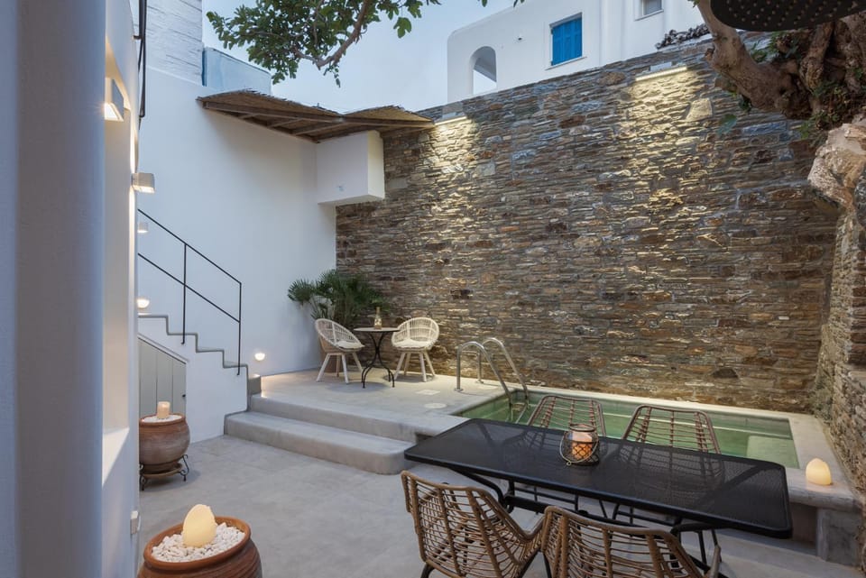Balcony/Terrace, Seating area, Pool view, Swimming pool