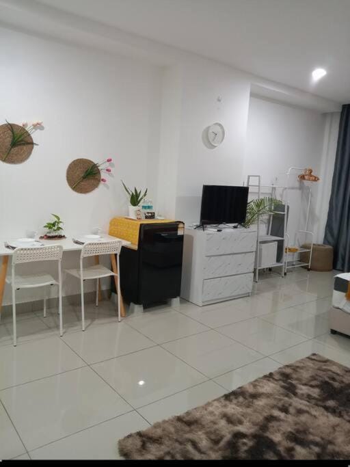 The Cozy Haven Unique Studio5 Wifi Netflix Parking Apartment in Petaling Jaya