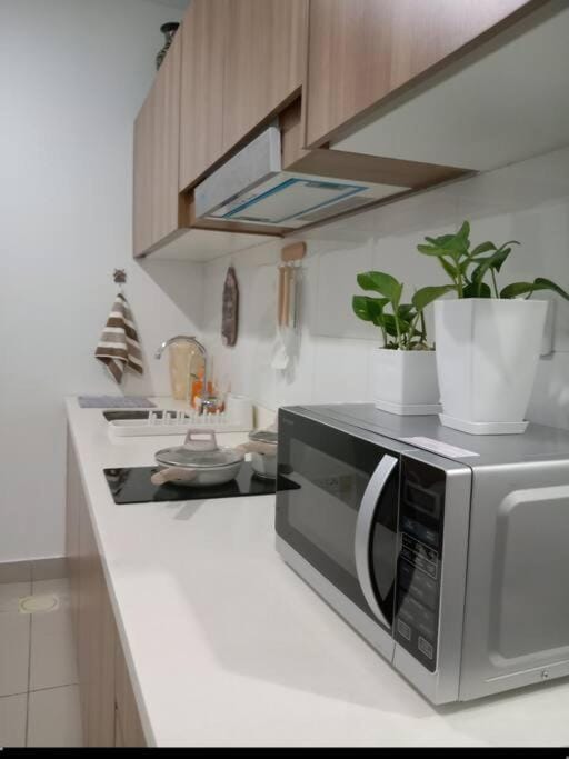 The Cozy Haven Unique Studio5 Wifi Netflix Parking Apartment in Petaling Jaya