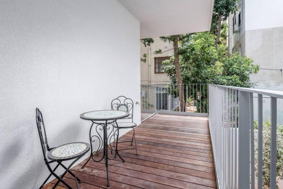 Superb 1BR balcony on Sheinkin Apartment in Tel Aviv-Yafo