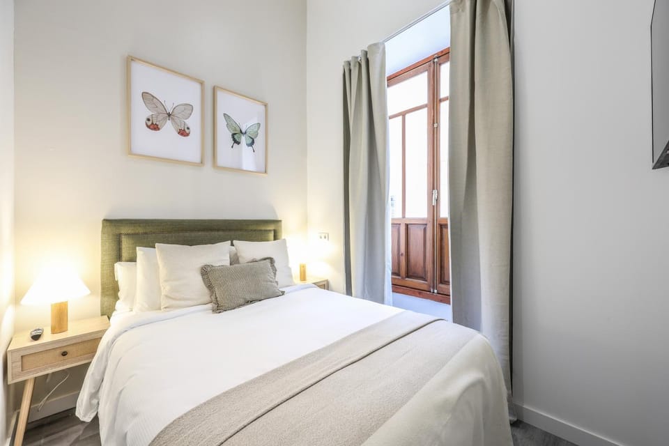 Bed, Photo of the whole room, Bedroom