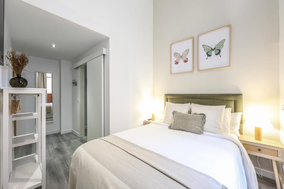 Bed, Photo of the whole room, Bedroom