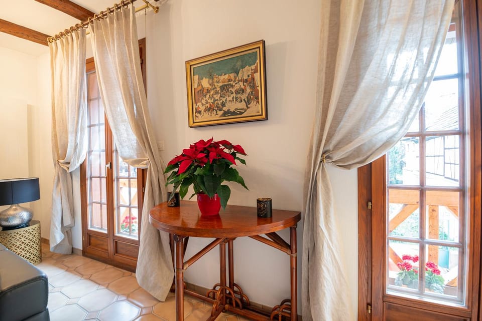 Living room, Decorative detail, Seating area