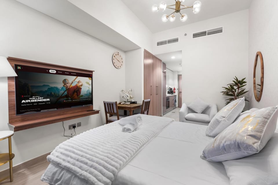 TV and multimedia, Photo of the whole room, Seating area, Bedroom, air conditioner