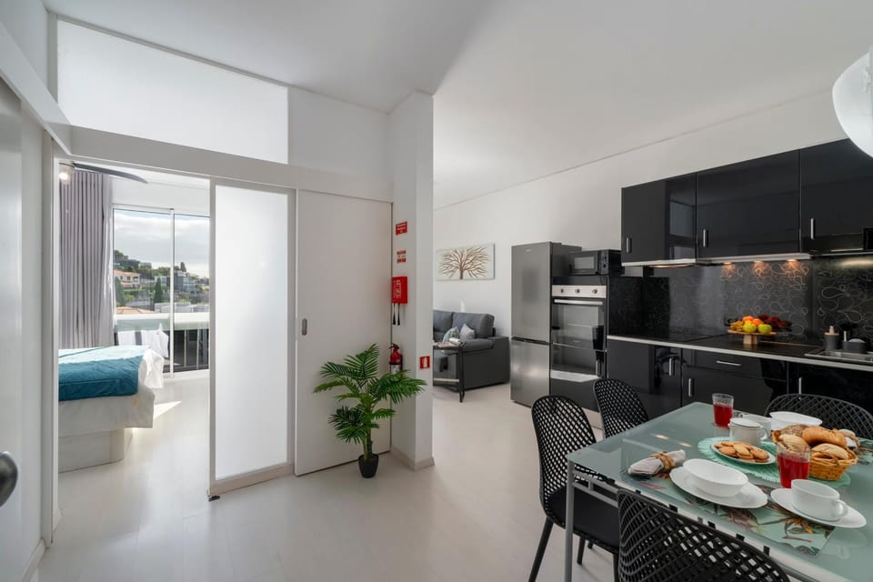 Kitchen or kitchenette, Living room, Seating area, Dining area, oven, toaster