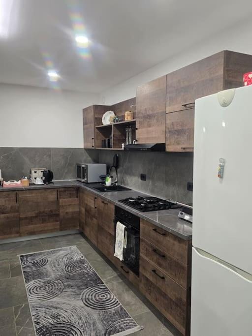 Kitchen or kitchenette, dishwasher, minibar, oven, stove, toaster