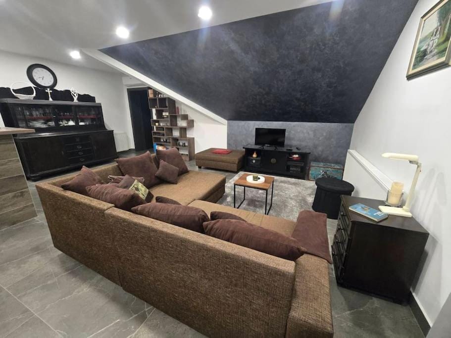TV and multimedia, Living room, Seating area