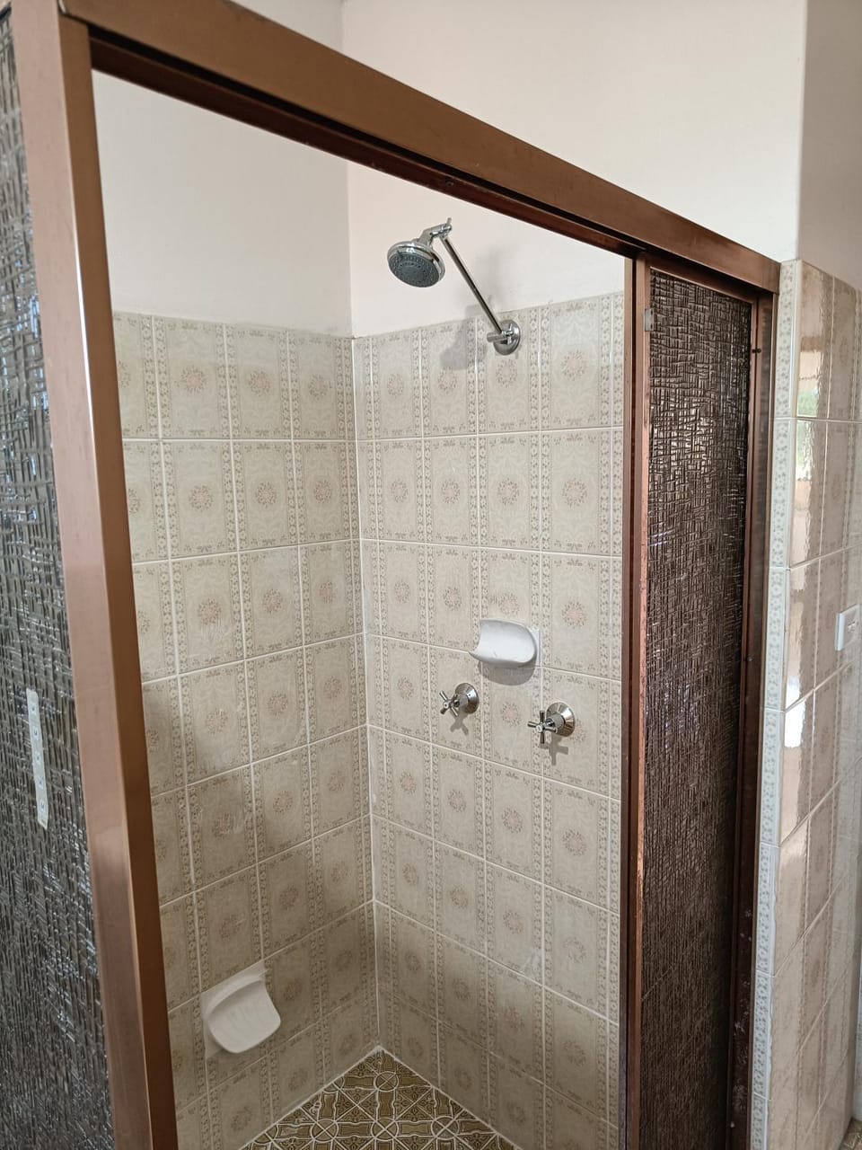 Cozy Queen Room in Spacious Merrylands Home - M4 Vacation rental in Merrylands
